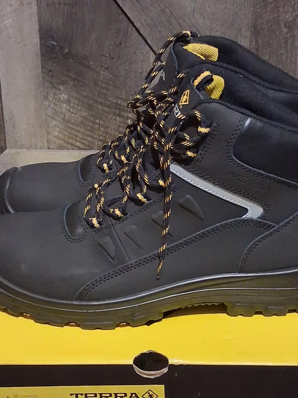 Terra Findley Men's Black Work Boots with Yellow Accents 13 (Only Tried On)